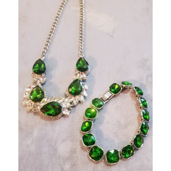 Jewelry - Emerald Green Silver Tone Necklace And Bracelet Set Faceted Rhinestone Jewelry